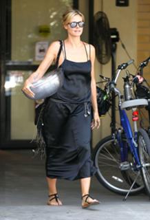 Heidi Klum feet photo thumbnail