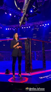 Megan Olivi feet photo thumbnail
