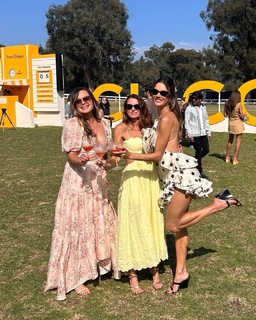 Alessandra Ambrosio feet photo thumbnail