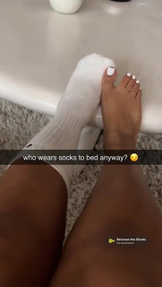Queen Naija feet photo thumbnail
