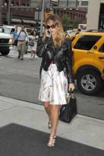 Jessica Alba feet photo thumbnail