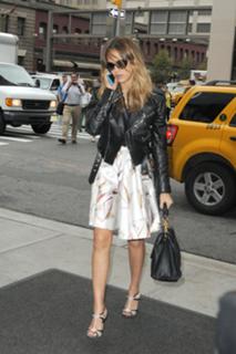 Jessica Alba feet photo thumbnail
