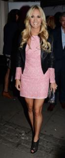 Carrie Underwood feet photo thumbnail
