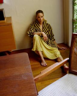 Michelle Monaghan feet photo thumbnail