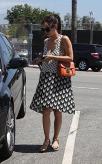 Rachel Bilson feet photo thumbnail