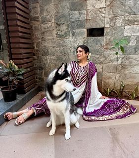 Raveena Tandon feet photo thumbnail