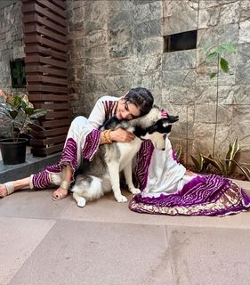 Raveena Tandon feet photo thumbnail