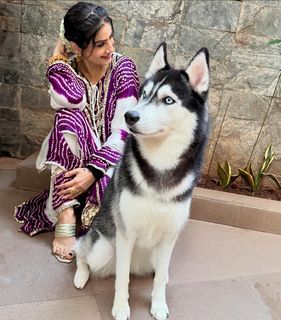Raveena Tandon feet photo thumbnail
