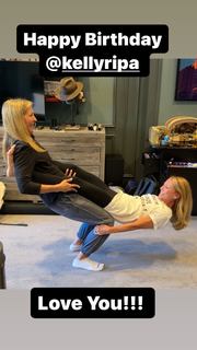 Kelly Ripa feet photo 5