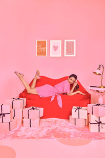 Malaika Arora feet photo thumbnail