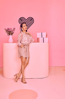 Malaika Arora feet photo thumbnail