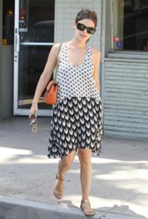 Rachel Bilson feet photo thumbnail