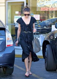 Amber Heard feet photo thumbnail