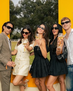 Victoria Justice feet photo thumbnail