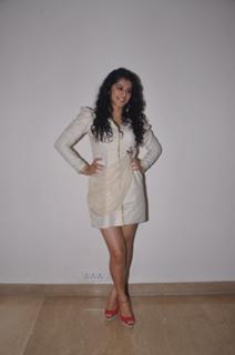 Taapsee Pannu feet photo thumbnail