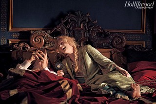 Elle Fanning feet photo thumbnail