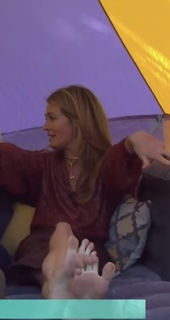 Cat Deeley feet photo thumbnail