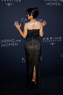 Salma Hayek feet photo thumbnail