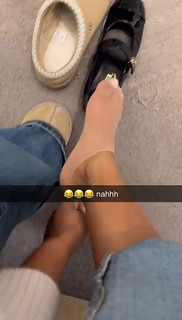 Queen Naija feet photo thumbnail