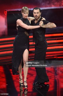 Federica Pellegrini feet photo thumbnail