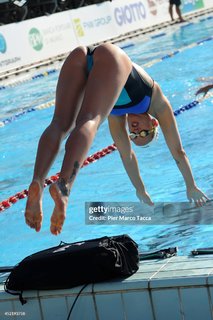 Federica Pellegrini feet photo thumbnail