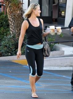 Ali Larter feet photo thumbnail