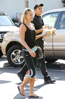 Ali Larter feet photo thumbnail