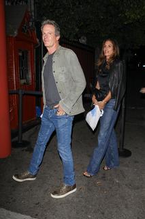 Cindy Crawford feet photo thumbnail
