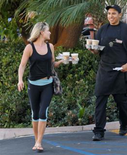 Ali Larter feet photo thumbnail