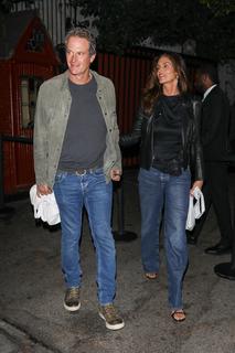 Cindy Crawford feet photo thumbnail