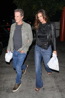 Cindy Crawford feet photo thumbnail