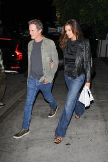 Cindy Crawford feet photo thumbnail