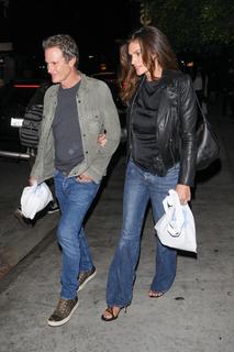 Cindy Crawford feet photo thumbnail