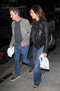 Cindy Crawford feet photo thumbnail