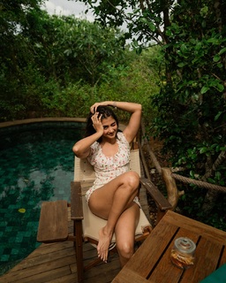 Pooja Hegde feet photo thumbnail