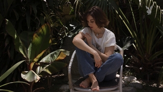 Alison Brie feet photo thumbnail