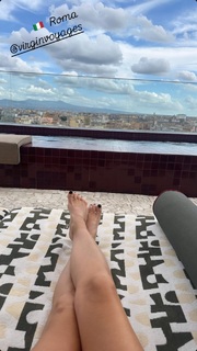 Denise Van Outen feet photo thumbnail