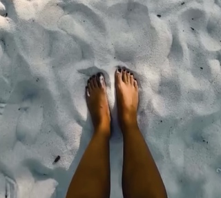 Klaudia Halejcio feet photo thumbnail
