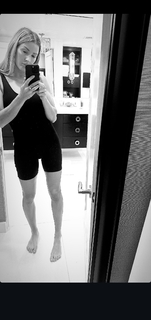 Ellie Goulding feet photo thumbnail