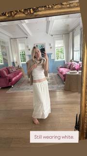 Dakota Fanning feet photo thumbnail