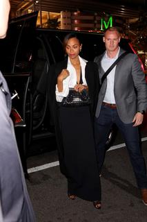 Zoe Saldana feet photo thumbnail
