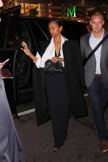 Zoe Saldana feet photo thumbnail