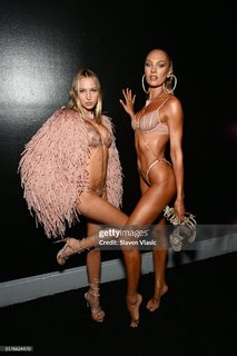 Candice Swanepoel feet photo thumbnail