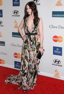 Michelle Trachtenberg feet photo thumbnail