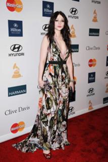 Michelle Trachtenberg feet photo thumbnail