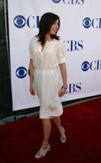 Alyson Hannigan feet photo thumbnail