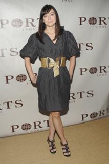 Alyson Hannigan feet photo thumbnail