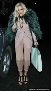 Rita Ora feet photo thumbnail