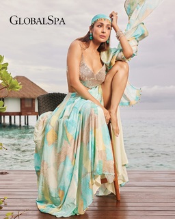 Malaika Arora feet photo thumbnail