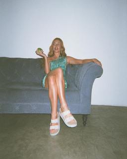 Marina Ruy Barbosa feet photo thumbnail